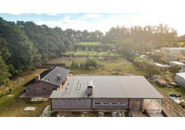 Casa quinta + Salon de Fiestas- Casa de caseros - una hectarea en Sierra de los Padres-1 hectarea