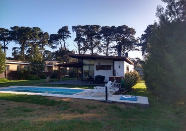 Casa con piscina en Barrio Privado Barrancas de San Benito