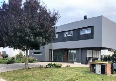 CASA EN BARRIO PRIVADO ARENAS DEL SUR- 4 AMB. Y PISCINA - CERCA DE LA ENTRADA Y DEL CLUB HOUSE.