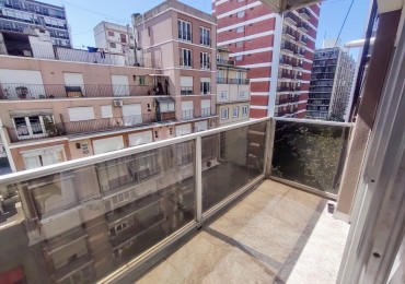 Venta departamento al frente tres ambientes mas dependencia con balcon saliente y cochera mas baulera zona centro