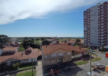 VENTA DEPARTAMENTO 2 AMBIENTES A LA CALLE CON BALCON Y VISTA LATERAL AL MAR MIRAMAR