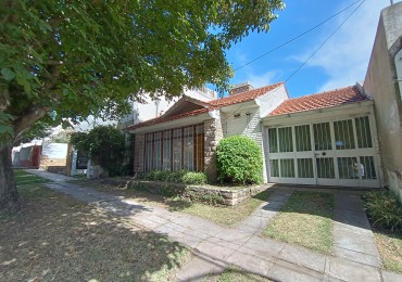 Venta casa 3 ambientes con dependencia y patio a tres cuadras del Mar Punta Mogotes