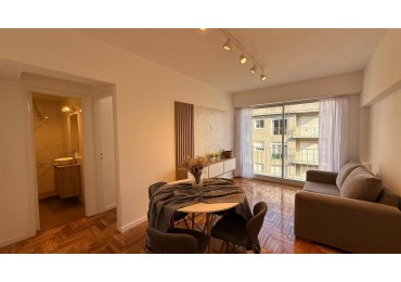 Venta departamento 2 ambientes a la calle con balcon, reciclado y amoblado