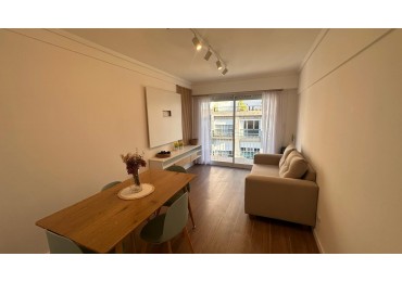 Venta departamento 2 ambientes a la calle con balcon, reciclado y amoblado