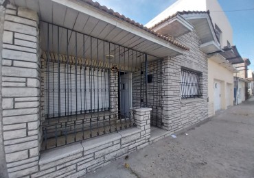 CASA EN VENTA 3 AMBIENTES CON COCHERA Y LOSA