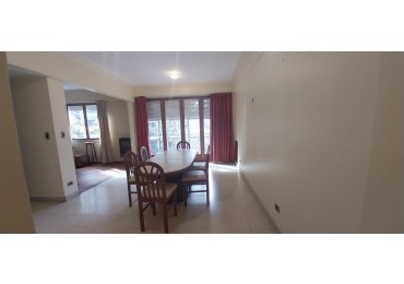 SEMIPISO EN VENTA 3 AMBIENTES CON BALCON SALIENTE Y BAULERA. ZONA LA PERLA A METROS DEL MAR
