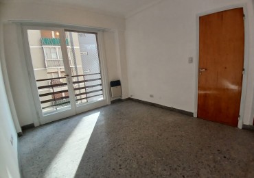 Venta Departamento 2 ambientes con balcon a la calle y cochera