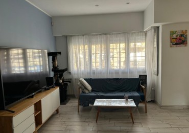 PH 4 AMBIENTES CON DEPENDENCIA Y PATIO TOTALMENTE RECICLADO.