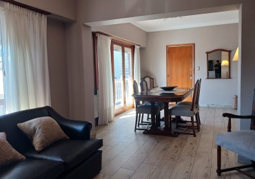 Venta departamento 4 ambientes a la calle con balcon