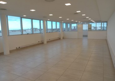 AMPLIA OFICINA CON TERRAZA- ZONA HPC -CHAUVIN