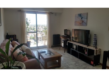 Tres ambientes con balcon saliente vista abierta