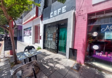 Local comercial con patio.