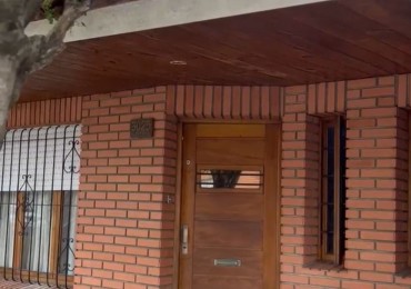 PH a reciclar de dos ambientes con patio y parrilla.