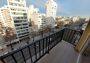 Venta departamento 2 ambientes  a la calle con balcon saliente Plaza Mitre