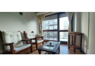 VENTA DEPTO 2 AMB CON DEPENDECIA Y LAVADERO. BALCON SALIENTE AL FRENTE. PLAZA COLON