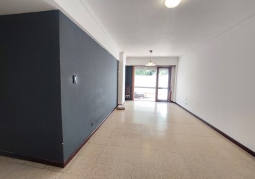 Dos ambientes. Dos patios y Cochera doble.