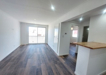 Dos ambientes reciclado con losa radiante. Vista abierta, luminoso y silencioso. Permuta.