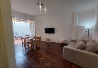 Depto. temporario de dos ambientes con patio para 2 personas. Varese.