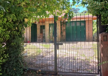 Venta Casa 4 ambientes, con gran parque, Bosque Peralta Ramos