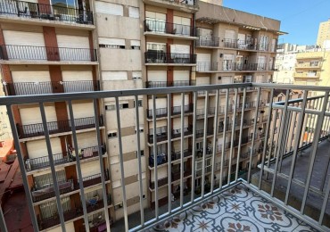 VENTA DEPARTAMENTO 2 AMBIENTES A LA CALLE CON BALCON RECILADO Y AMOBLADO CENTRO