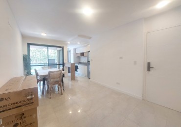 Dos ambientes con balcon al frente, toilette, vestidor y Dormitorio en suite.