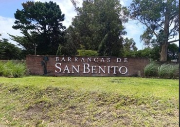 TERRENO / LOTE EN BARRANCAS DE SAN BENITO CON VISTA AL LAGO Y ARBOLADA.