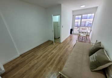 Venta  departamento monoambiente al frente, balcon. Reciclado. Zona Plaza Colon.