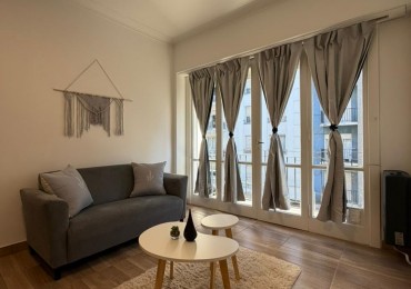 Venta Departamento 2 ambientes con balcon a la calle, reciclado y amoblado