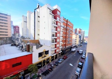 VENTA 2 AMB C/ DEPENDECIA, LAVADERO Y BALCON SALIENTE AL FRENTE. PLAZA COLON
