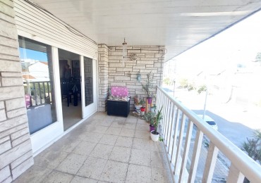 PH 3 dormitorios con balcon y cochera.