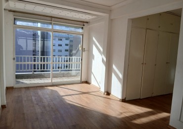 Venta departamento dos ambientes balcon al frente. Zona Aldrey.