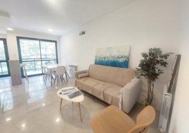 Dos ambientes con balcon al frente, toilette y Dormitorio en suite.