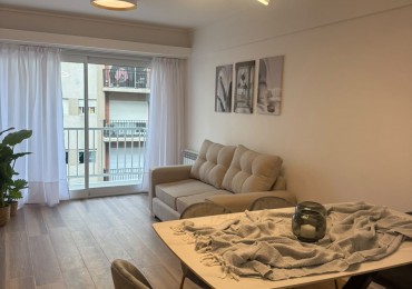 Venta departamento 3 ambientes reciclado y amoblado con balcon a la calle y espacio de cochera zona centro