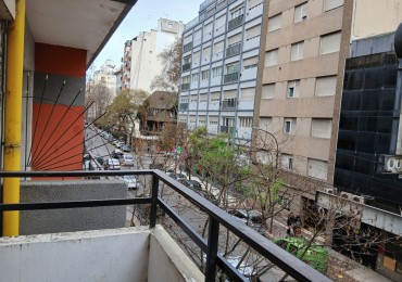 Alquiler departamento de dos ambientes al frente balcon y cochera. Zona Aldrey.