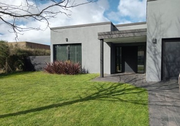 CASA 4 AMBIENTES CON PISCINA - BARRIO PRIVADO ARENAS DEL SUR