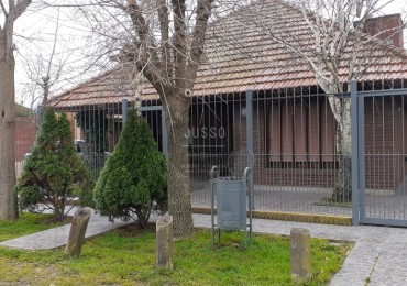 CASA 5 AMBIENTES CON PARQUE Y QUINCHO - BARRIO JARDIN PERALTA RAMOS-APTA CREDITO