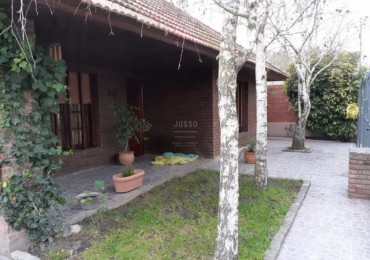 CASA 5 AMBIENTES CON PARQUE Y QUINCHO - BARRIO JARDIN PERALTA RAMOS-APTA CREDITO