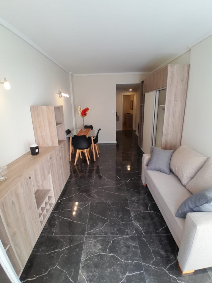 DEPARTAMENTO 2 AMBIENTES CON BALCON A LA CALLE, PATIO Y DEPENDENCIA DE SERVICIO EN ALDREY