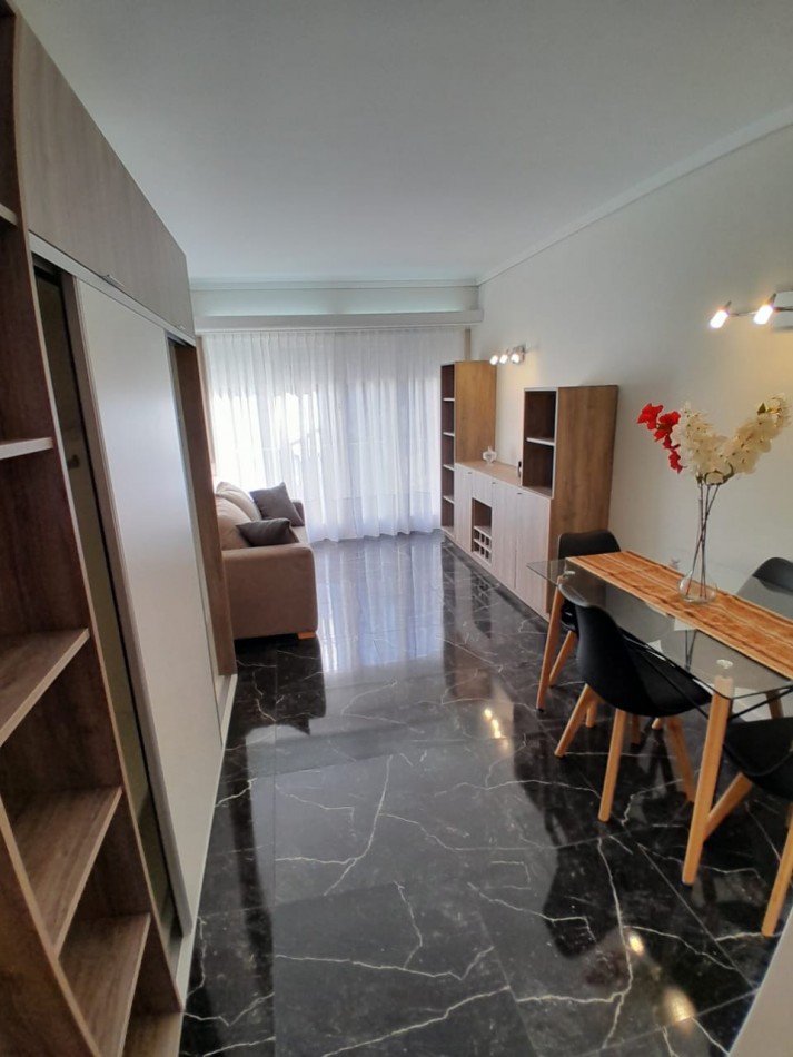 DEPARTAMENTO 2 AMBIENTES CON BALCON A LA CALLE, PATIO Y DEPENDENCIA DE SERVICIO EN ALDREY