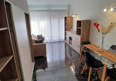 DEPARTAMENTO 2 AMBIENTES CON BALCON A LA CALLE, PATIO Y DEPENDENCIA DE SERVICIO EN ALDREY